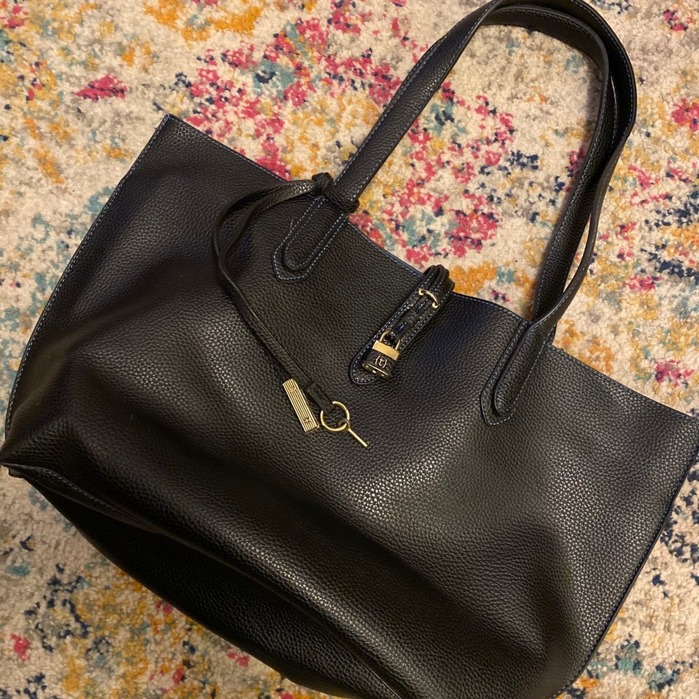 🦋Tutilo Black Tote 💙 beautiful blue lining 💙